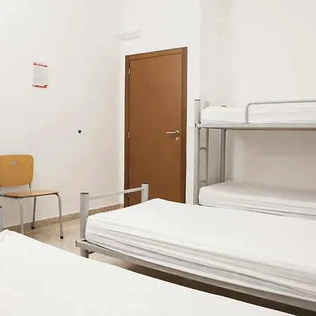 Vandrerhjem De *