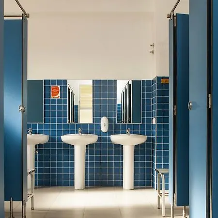 Vandrerhjem De *